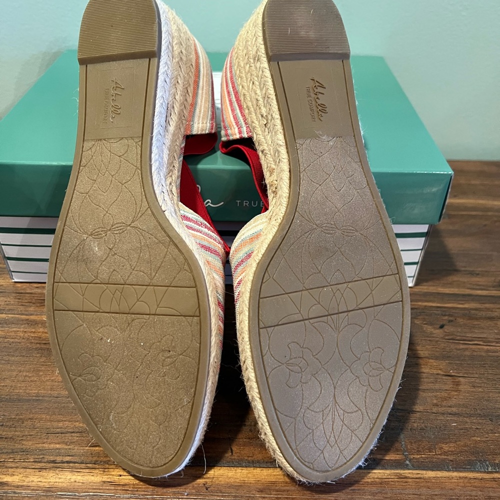 Nib Cross Strap Wedge - image 4